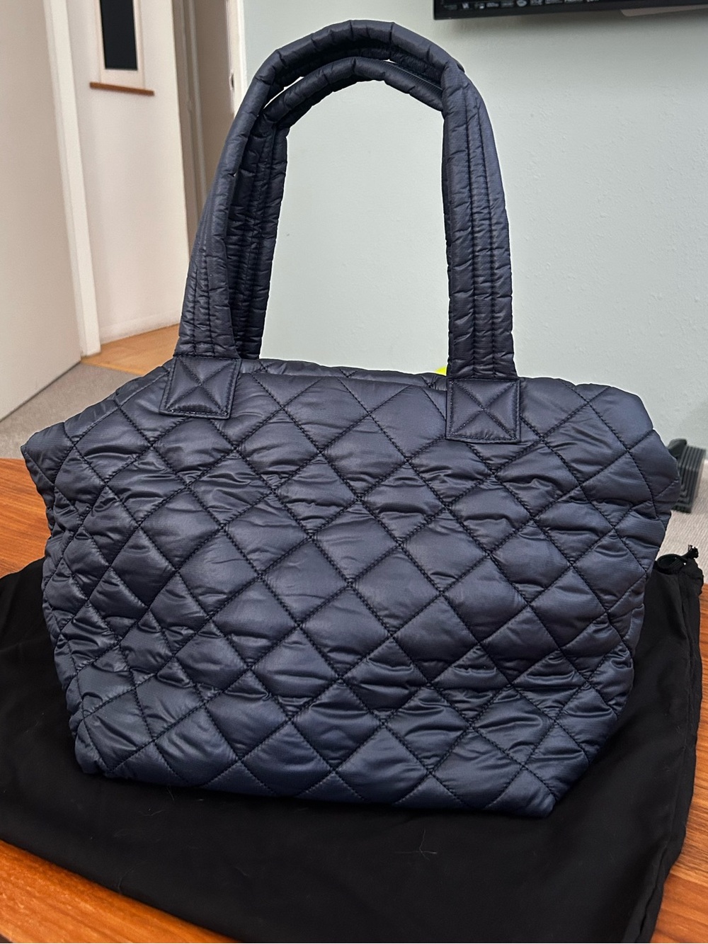 Quince Transit Quilted Carry-All Tote - Picture 4 of 6